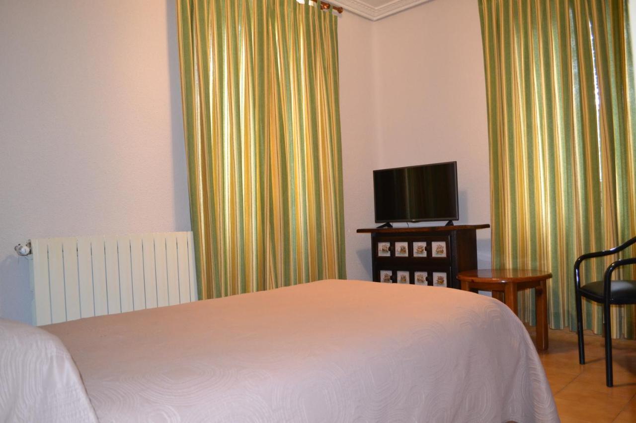 Hostal Aribel Longinos 세르세디야 외부 사진