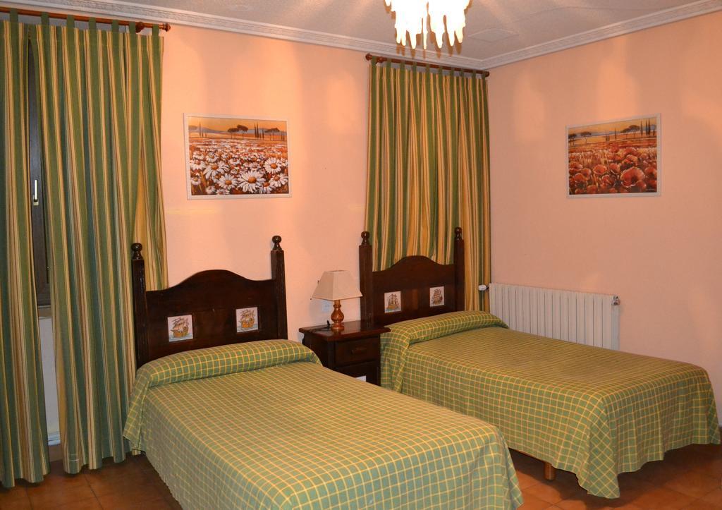 Hostal Aribel Longinos 세르세디야 외부 사진